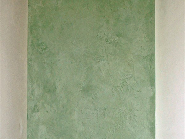 kaminwand_gruen